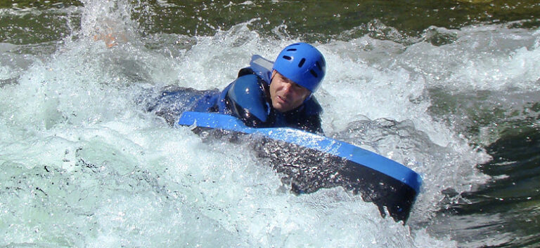 kayak-pico-azul-hydro-speed-en-rios-leon