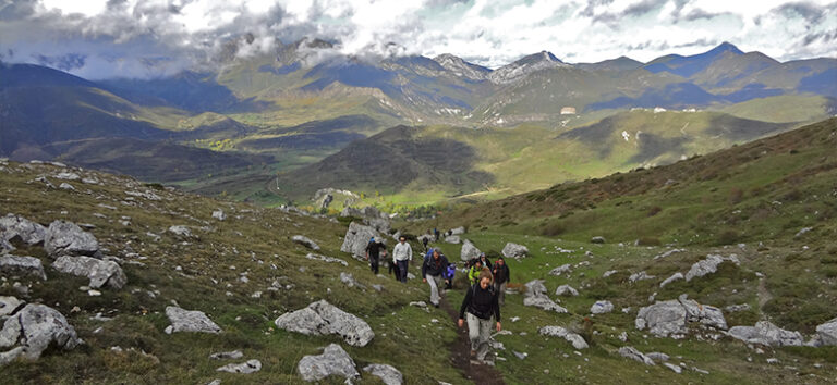 kayak-pico-azul-senderismo-treeking-montaña-en-leon