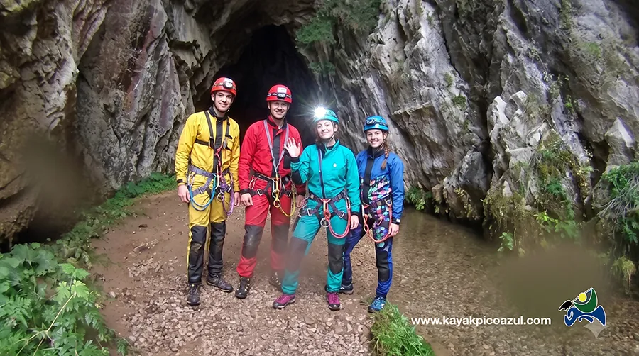 Ruta de Aguas de Valporquero en León con Kayak Pico Azul 7_kayak_pico_azul curso de aguas sima de perlas kayak pico azul espeleo 900