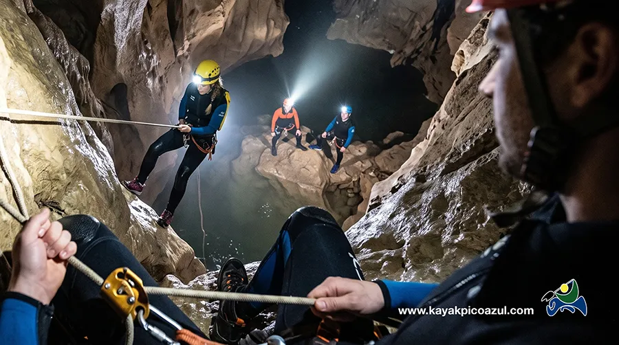 curso de aguas sima de perlas kayak pico azul rapel 900_kayak_pico_azul