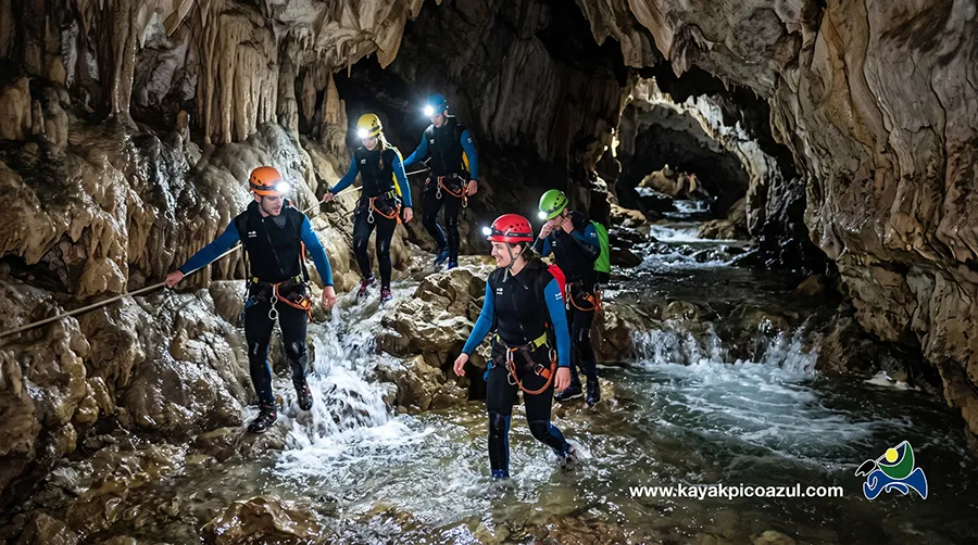 Ruta de Aguas de Valporquero en León con Kayak Pico Azul 3_kayak_pico_azul curso de aguas valporquero kayak pico azul 900