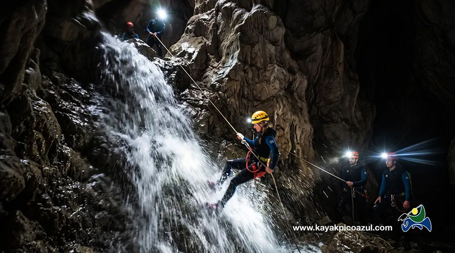 Ruta de Aguas de Valporquero en León con Kayak Pico Azul 4_kayak_pico_azul curso de aguas valporquero kayak pico azul rapel 900